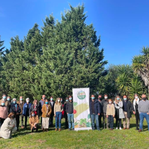 The image shows a meeting of FoodLink workers.